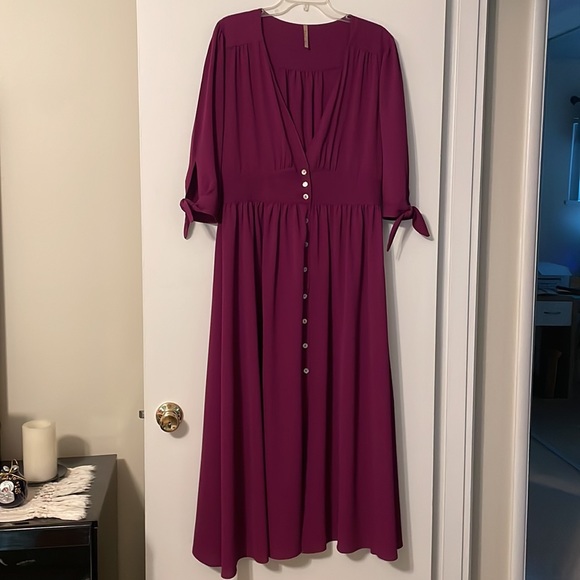 Paolino Button-Up 3/4 Tie-Sleeves Maxi Dress. - Picture 10 of 10